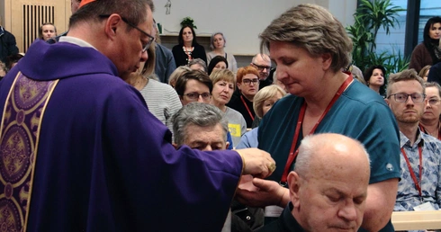 Odwiedziny kard. Grzegorza Rysia w Szpitalu Uniwersyteckim