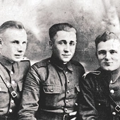 Józef Franczak (w środku) walczył  najdłużej.