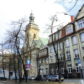 Kościół przy bytomskim Placu Klasztornym w trakcie prac renowacyjnych. 