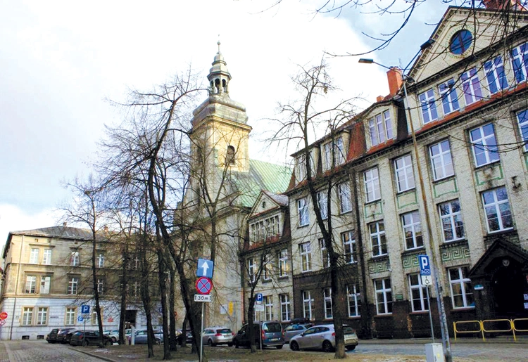 Kościół przy bytomskim Placu Klasztornym w trakcie prac renowacyjnych. 