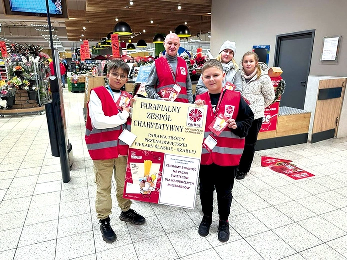 Prowadzący zbiórkę w jej trakcie bardzo starają się pozytywnie zaskoczyć klientów. Przebrania czy ozdoby na wózkach od razu wywołują uśmiech i zapraszają do włączenia się do inicjatywy.
