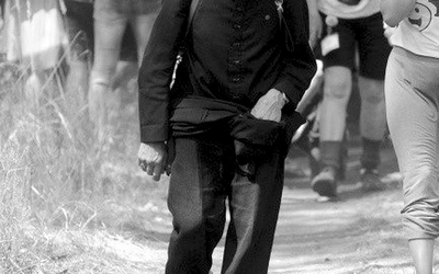 Przez dziesiątki lat ks. Kazimierz wędrował z pielgrzymami z Legnicy na Jasną Górę. 