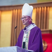 „Z całego serca życzę Wam, aby ten Wielki Post był naprawdę wielki. Nie bójmy się pustyni, bójmy się życia połowicznego, powierzchownego, bladego i byle jakiego” – zaapelował pasterz diecezji.