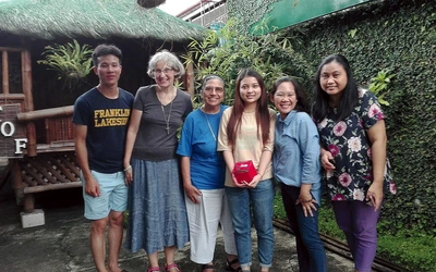 Za Międzynarodowy Wolontariat Sacré Coeur w Polsce odpowiada s. Violetta Zając, psychoterapeutka posługująca w Warszawie. 