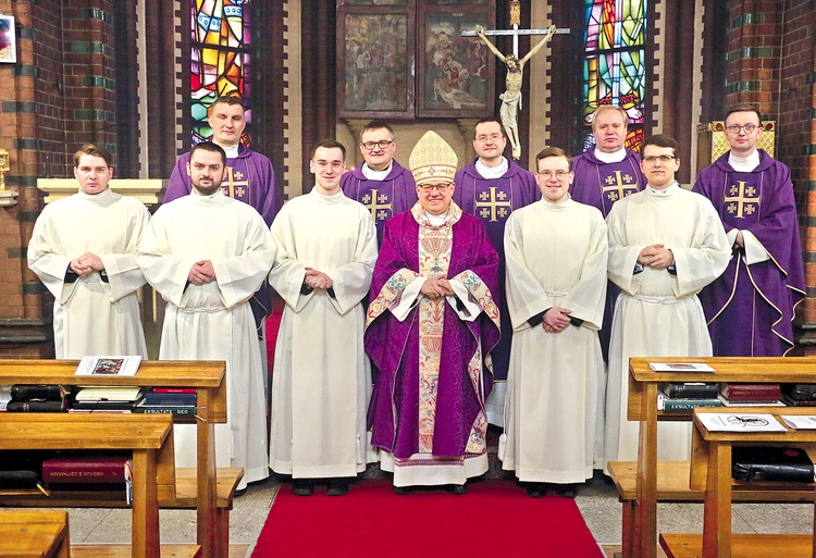 – Myślicie, że nigdy nie traficie na pustynię pokusy. Jeśli masz zamiar służyć Bogu, przygotuj się na doświadczenia – mówił rekolekcjonista.