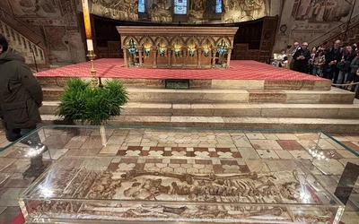 Historyczne wystawienie relikwii św. Franciszka w 800 lat po jego śmierci. "To jest coś, co przeszywa duszę"