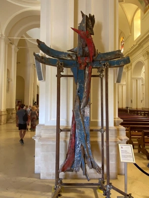 Krzyż z kawałków łodzi 