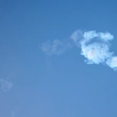 Nowa fala ataków Iranu. Wybuchy m.in. w Rijadzie, Dosze i Abu Zabi; nalot na bazę USA w Kuwejcie