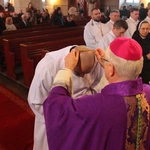 Pomogą rozdawać Komunię Świętą