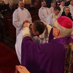 Pomogą rozdawać Komunię Świętą