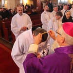 Pomogą rozdawać Komunię Świętą