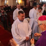 Pomogą rozdawać Komunię Świętą