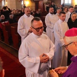 Pomogą rozdawać Komunię Świętą