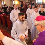 Pomogą rozdawać Komunię Świętą