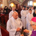 Pomogą rozdawać Komunię Świętą