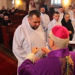 Pomogą rozdawać Komunię Świętą