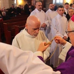 Pomogą rozdawać Komunię Świętą