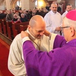 Pomogą rozdawać Komunię Świętą