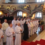 Pomogą rozdawać Komunię Świętą