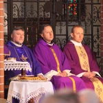 Pomogą rozdawać Komunię Świętą