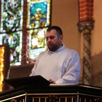 Pomogą rozdawać Komunię Świętą