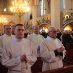 Pomogą rozdawać Komunię Świętą