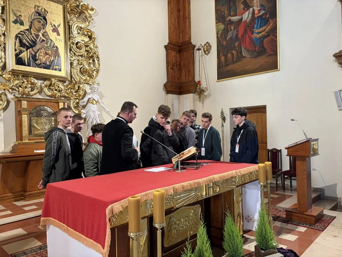 Pragną znać liturgię
