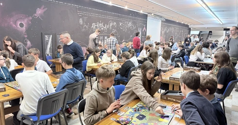 Uczniowie zagrali w planszówki