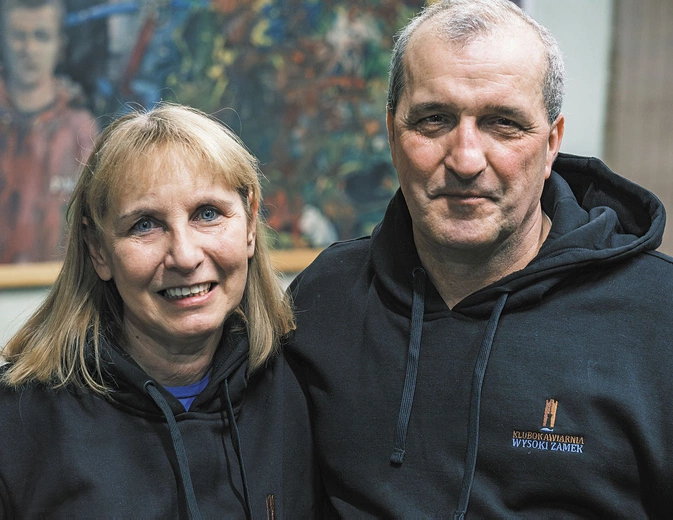 „Bliżej mi było do rzucania kamieniami w kościół”. Dziś ewangelizuje