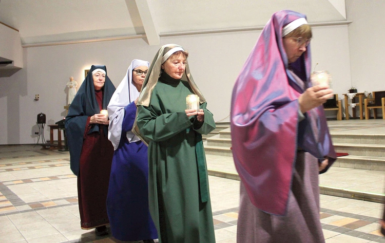  Grupa przygotowująca przedstawienie  to w sumie ponad 50 osób, głównie ze wspólnoty filii Szkoły Nowej Ewangelizacji w Tarnowskich Górach- -Opatowicach.