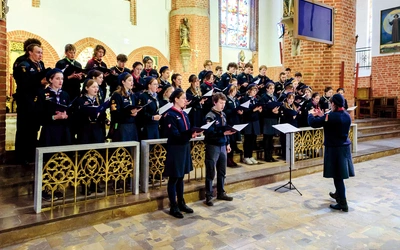 Na zakończenie spotkania młodzi dali mały koncert w elbląskiej katedrze. 