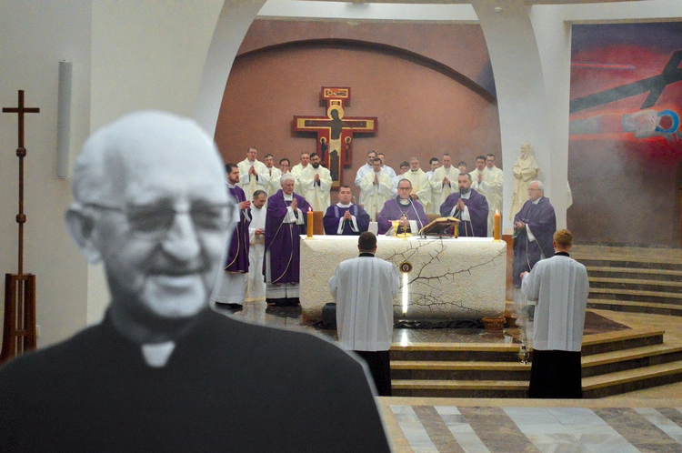 – Kościół nie wyrasta ze święceń kapłańskich, ale z chrztu świętego. I to jest piękna, ciągle aktualna koncepcja Franciszka Blachnickiego na Kościół, na oazę, na wspólnoty młodzieżowe – mówił abp Andrzej Przybylski.