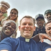 Ks. Tomasz Stolarski  – prezbiter archidiecezji katowickiej, duszpasterz migrantów i obcokrajowców, wikariusz parafii Niepokalanego Poczęcia NMP w Katowicach.