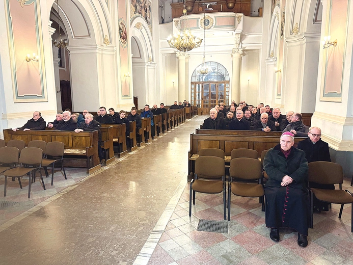 W Ostrowcu Świętokrzyskim w rekolekcjach uczestniczył  bp Krzysztof Nitkiewicz.