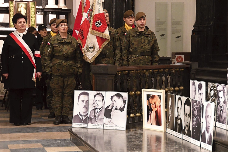 Msza św. w archikatedrze warszawskiej to inicjatywa Społecznego Komitetu Obchodów Narodowego Dnia Pamięci Żołnierzy Wyklętych.