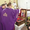 Relikwiarz będzie gościł w domach rodzin z parafii Wysoka. 