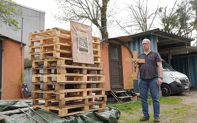 – Nabożeństwo prowadził dla nas już trzykrotnie bp Jacek Kiciński. Każdy może dołączyć do modlitwy. Zapraszamy w Wielki Piątek na 15.00 – mówi D. Dobrowolski.