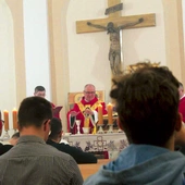 – Jeśli czujesz, że Pan cię zaprasza, nie bój się tego zweryfikować. Seminarium to nie miejsce przymusu, ale rozeznawania – mówił biskup Szymon Stułkowski do młodzieży.