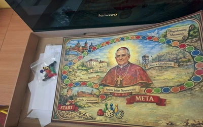 Obchody odbywają się co roku w okolicy rocznicy urodzin arcybiskupa, które miały miejsce 11 lutego 1858 roku. Na zdjęciu jedna z tegorocznych prac konkursowych.