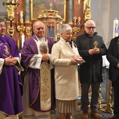 Do jubileuszu kościoła przygotowują się poprzez peregrynację relikwii św. Jana Pawła II