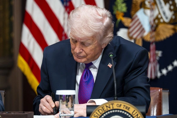 Trump wyklucza inwazję lądową na Iran, ale nie zmienia celu ataku: Amerykanie chcą zmienić władze w Teheranie