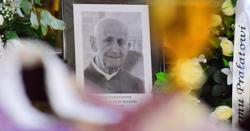 Msza św. pogrzebowa w intencji śp. ks. Dyzmy Wyrostka