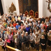 Rekolekcje dla 100 wolontariuszy Caritas w Głogowie prowadzi bp Edward Dajczak