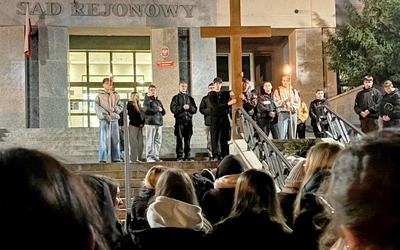 Młodzieżowa Droga Krzyżowa ulicami Olsztyna