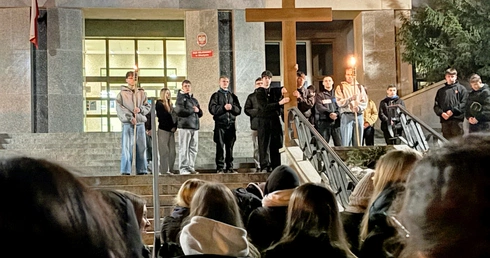 Młodzieżowa Droga Krzyżowa ulicami Olsztyna