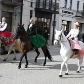 Nowy Targ. Panie w banderii konnej na Dzień Kobiet