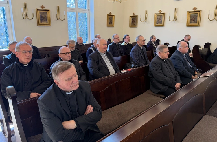 Archidiecezja. Spotkanie abp. Andrzeja Przybylskiego z dekanalnymi ojcami duchownymi