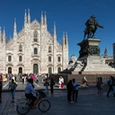 Włoski nastolatek w drodze na ołtarze