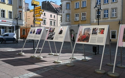 Otwarta została plenerowa wystawa pt. "Opolanki"