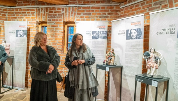 Wystawa lalek artystycznych w radomskim skansenie